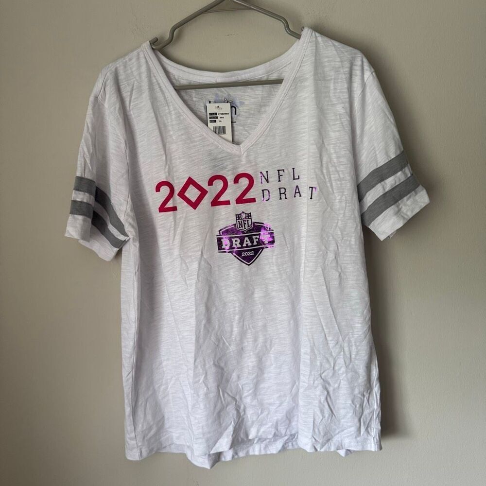 NWT Touch by Alyssa Milano 2022 NFL Draft V-Neck Tee Shirt White Purple XL